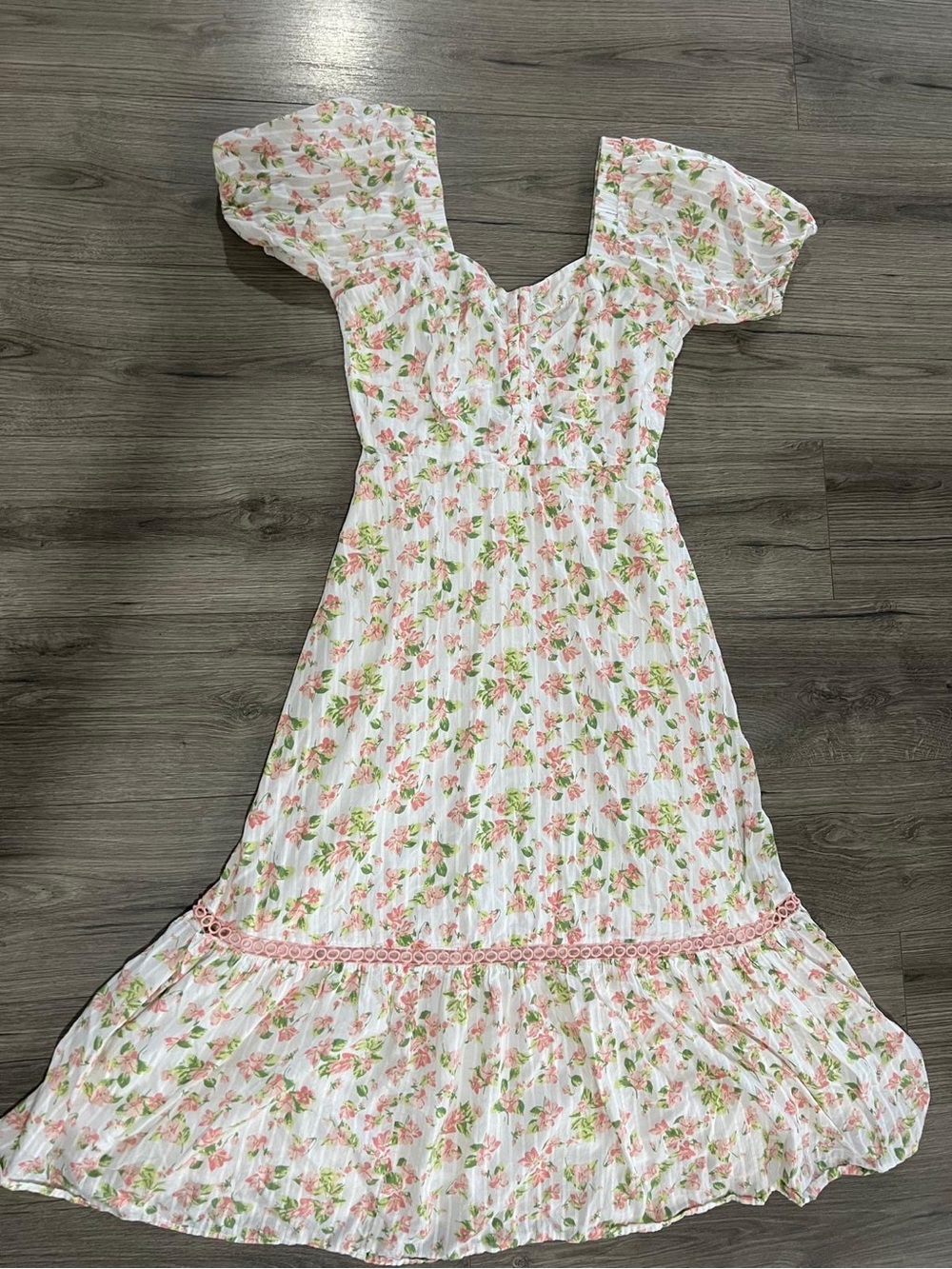 Floral Puff-Sleeve Maxi Dress in White and Pink